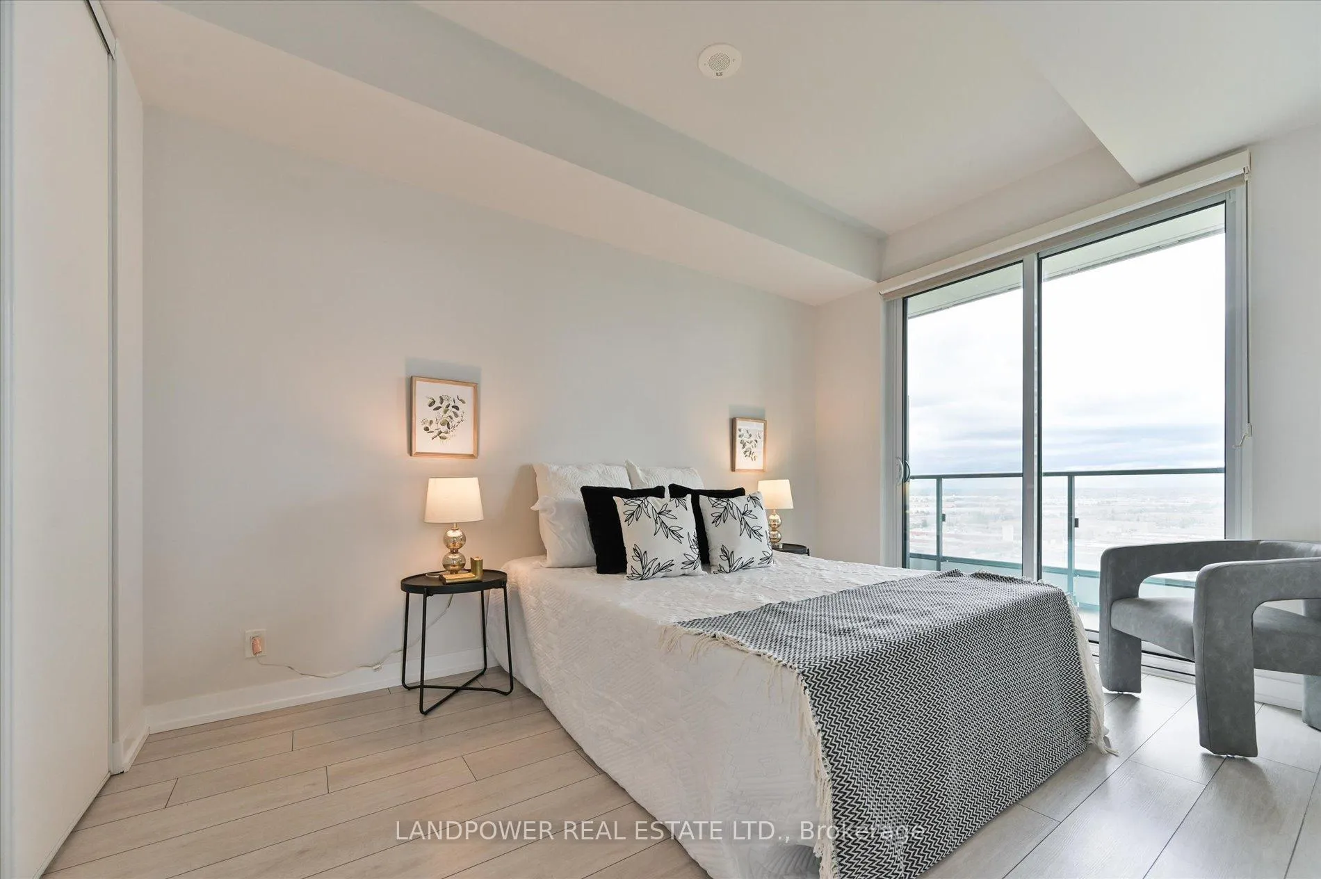 Photo 15 of Unit 1602, 5 Buttermill Avenue, Vaughan, Vaughan Corporate Centre — HOMEH