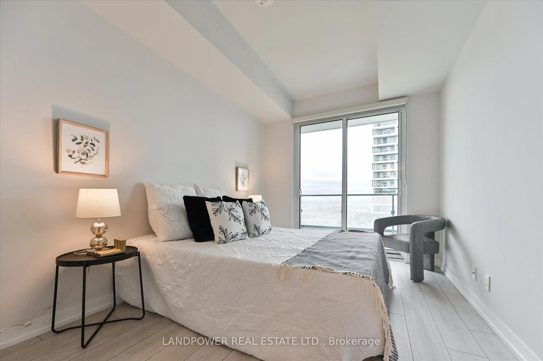 Photo 16 of Unit 1602, 5 Buttermill Avenue, Vaughan, Vaughan Corporate Centre — HOMEH