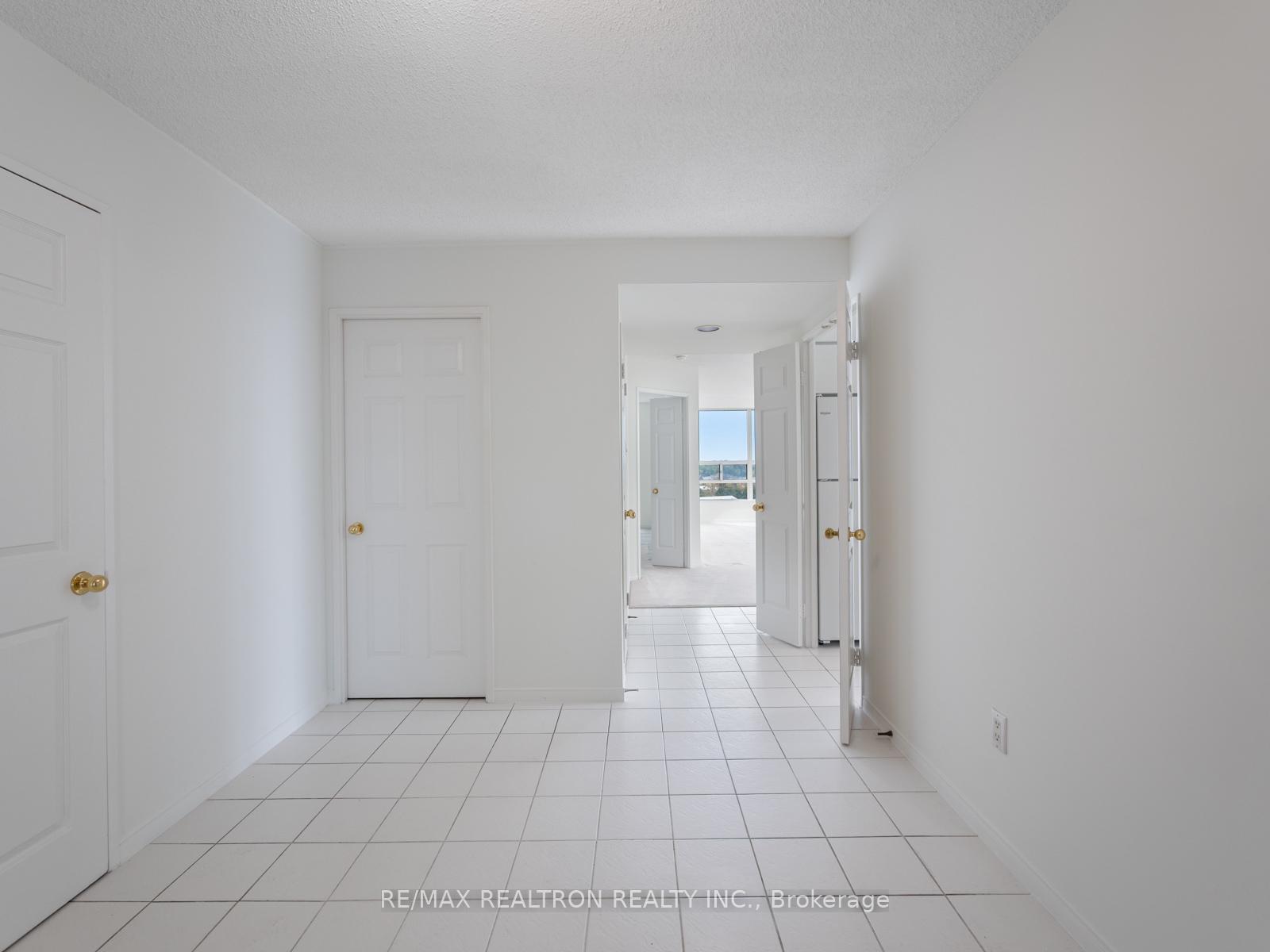 Photo 10 of Unit 1005, 7905 Bayview Avenue, Markham, Aileen-Willowbrook — HOMEH