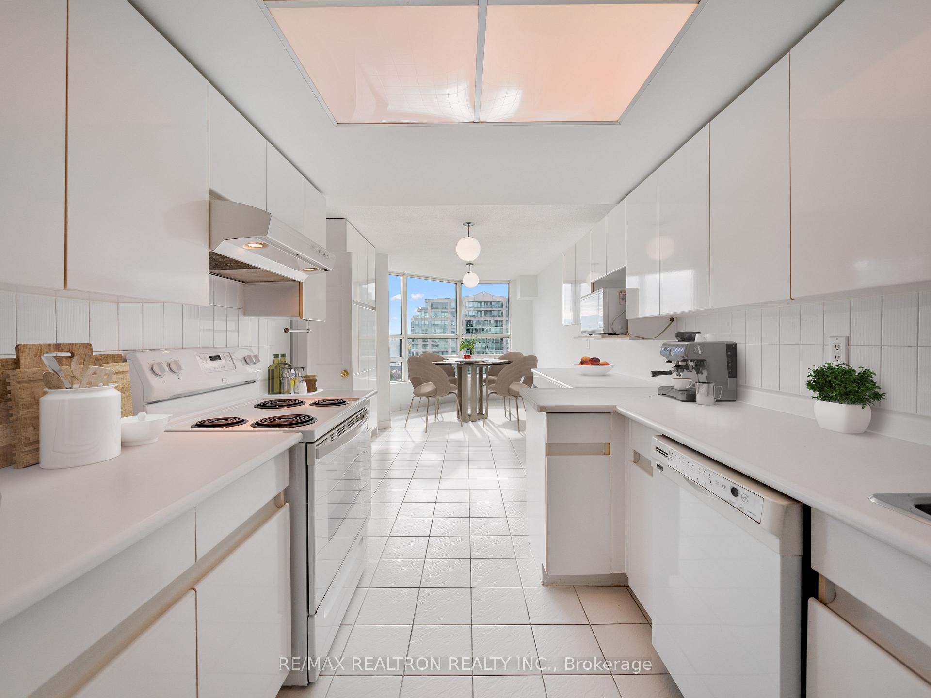 Photo 11 of Unit 1005, 7905 Bayview Avenue, Markham, Aileen-Willowbrook — HOMEH