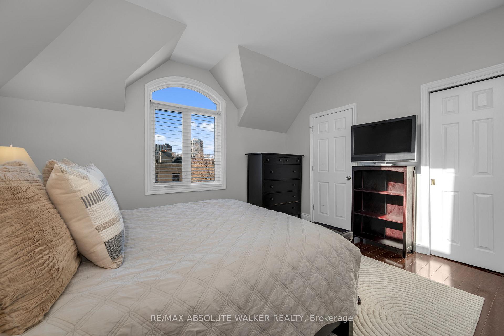 Photo 19 of Unit 10, 292 Laurier Avenue E, Ottawa, Sandy Hill — HOMEH
