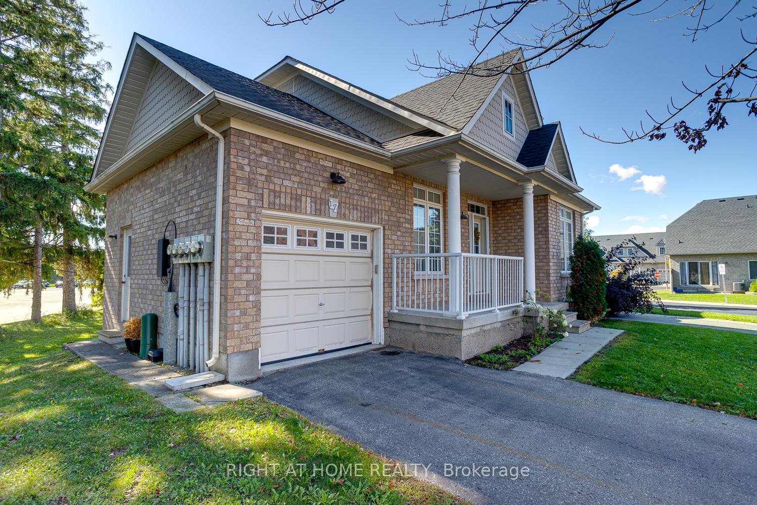 Photo 4 of Unit 17, 19 Niagara Drive, Oshawa, Samac — HOMEH