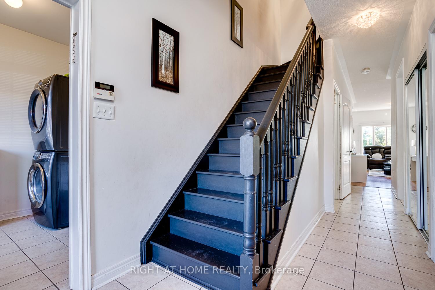 Photo 6 of Unit 17, 19 Niagara Drive, Oshawa, Samac — HOMEH