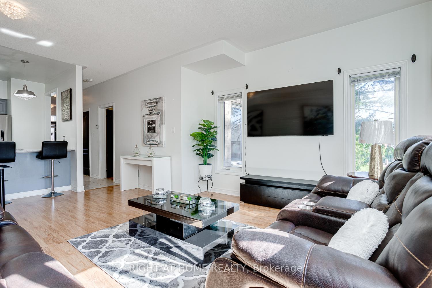 Photo 8 of Unit 17, 19 Niagara Drive, Oshawa, Samac — HOMEH