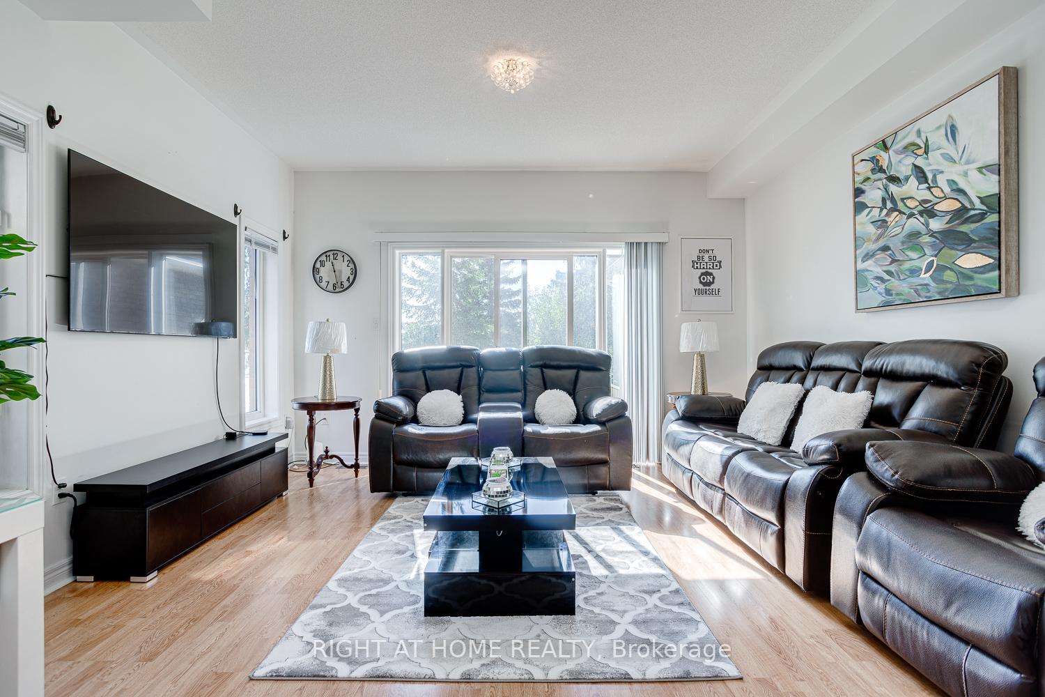 Photo 9 of Unit 17, 19 Niagara Drive, Oshawa, Samac — HOMEH