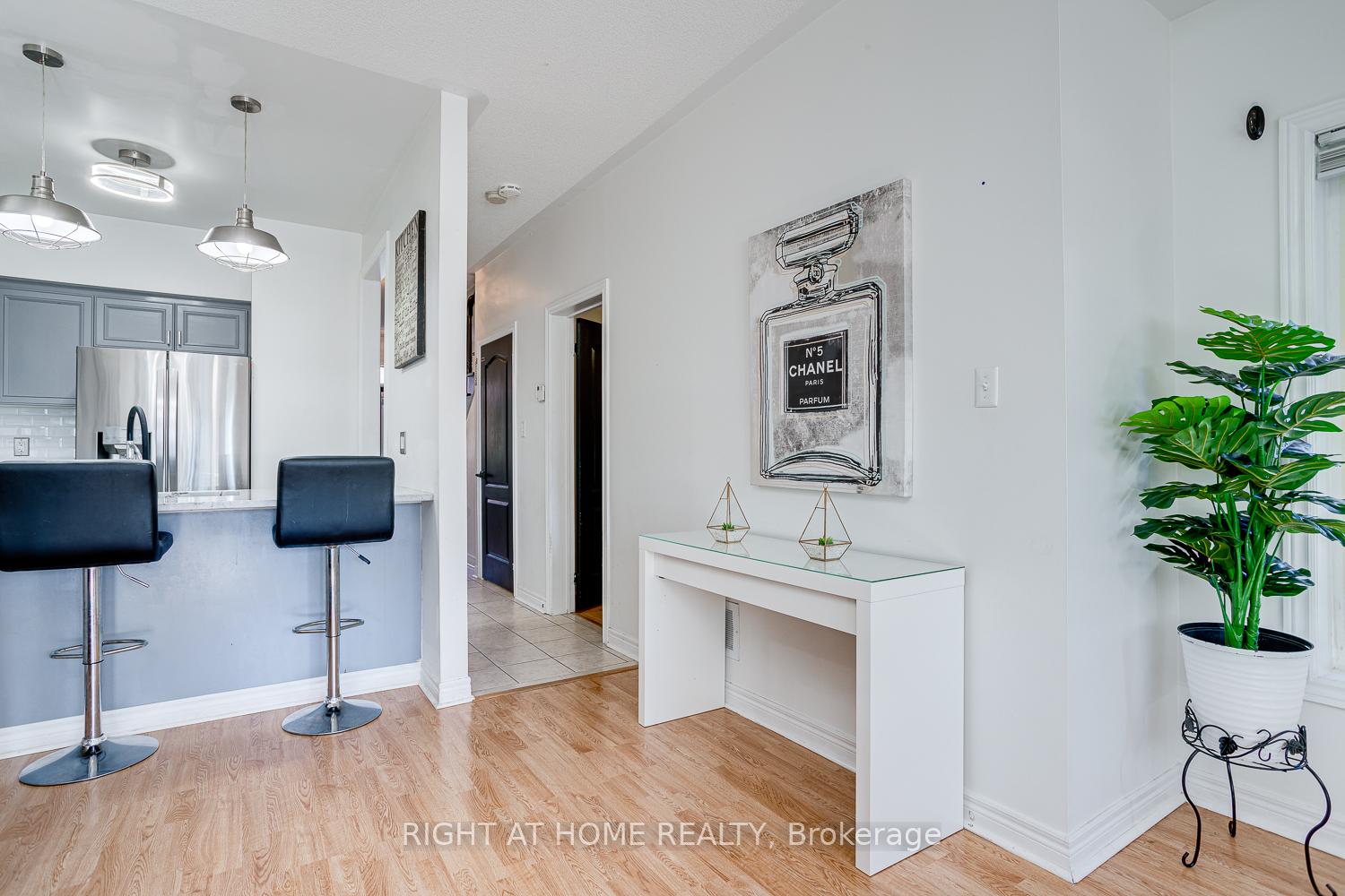 Photo 10 of Unit 17, 19 Niagara Drive, Oshawa, Samac — HOMEH