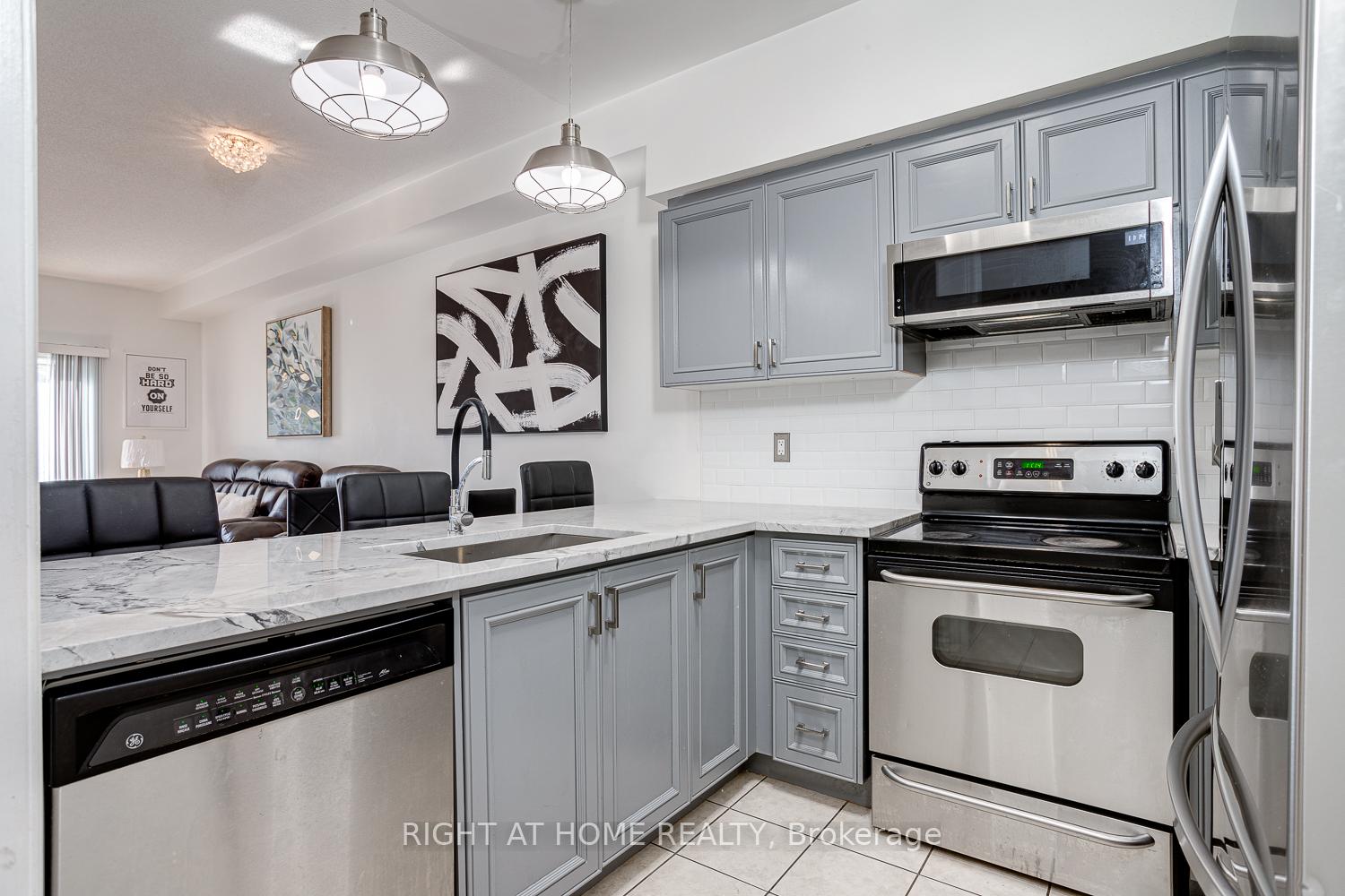 Photo 15 of Unit 17, 19 Niagara Drive, Oshawa, Samac — HOMEH