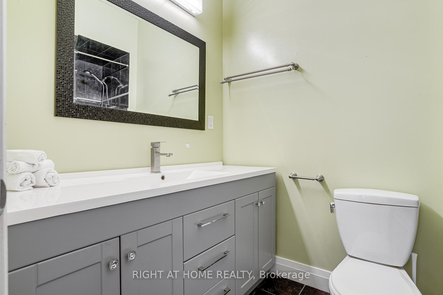 Photo 19 of Unit 17, 19 Niagara Drive, Oshawa, Samac — HOMEH