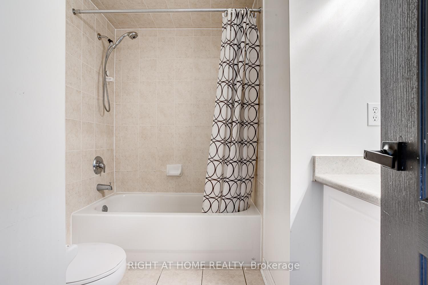 Photo 21 of Unit 17, 19 Niagara Drive, Oshawa, Samac — HOMEH