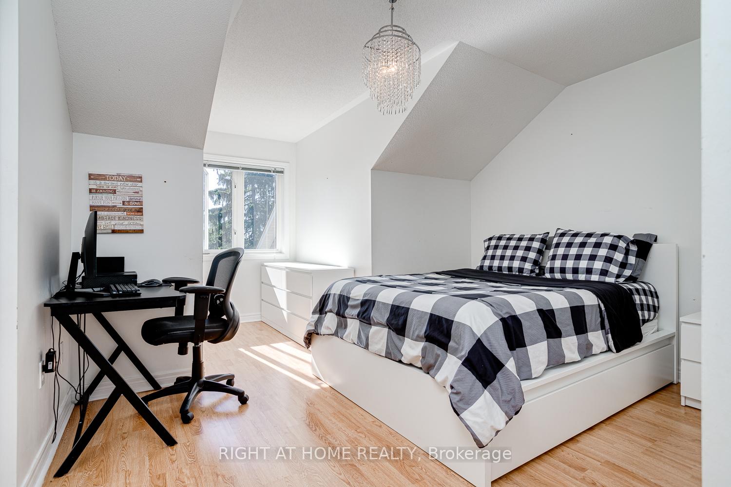 Photo 25 of Unit 17, 19 Niagara Drive, Oshawa, Samac — HOMEH