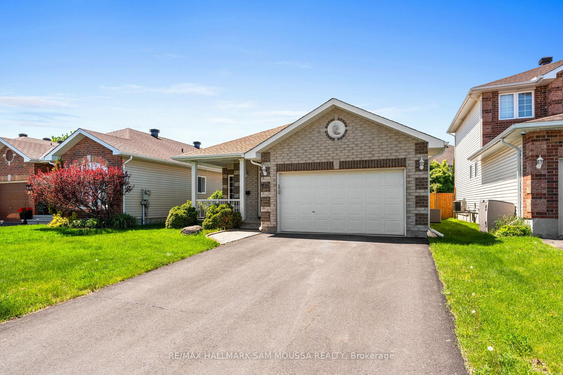 Photo 2 of 731 Vermillion Drive, Ottawa, Riverside South/Gloucester Glen — HOMEH