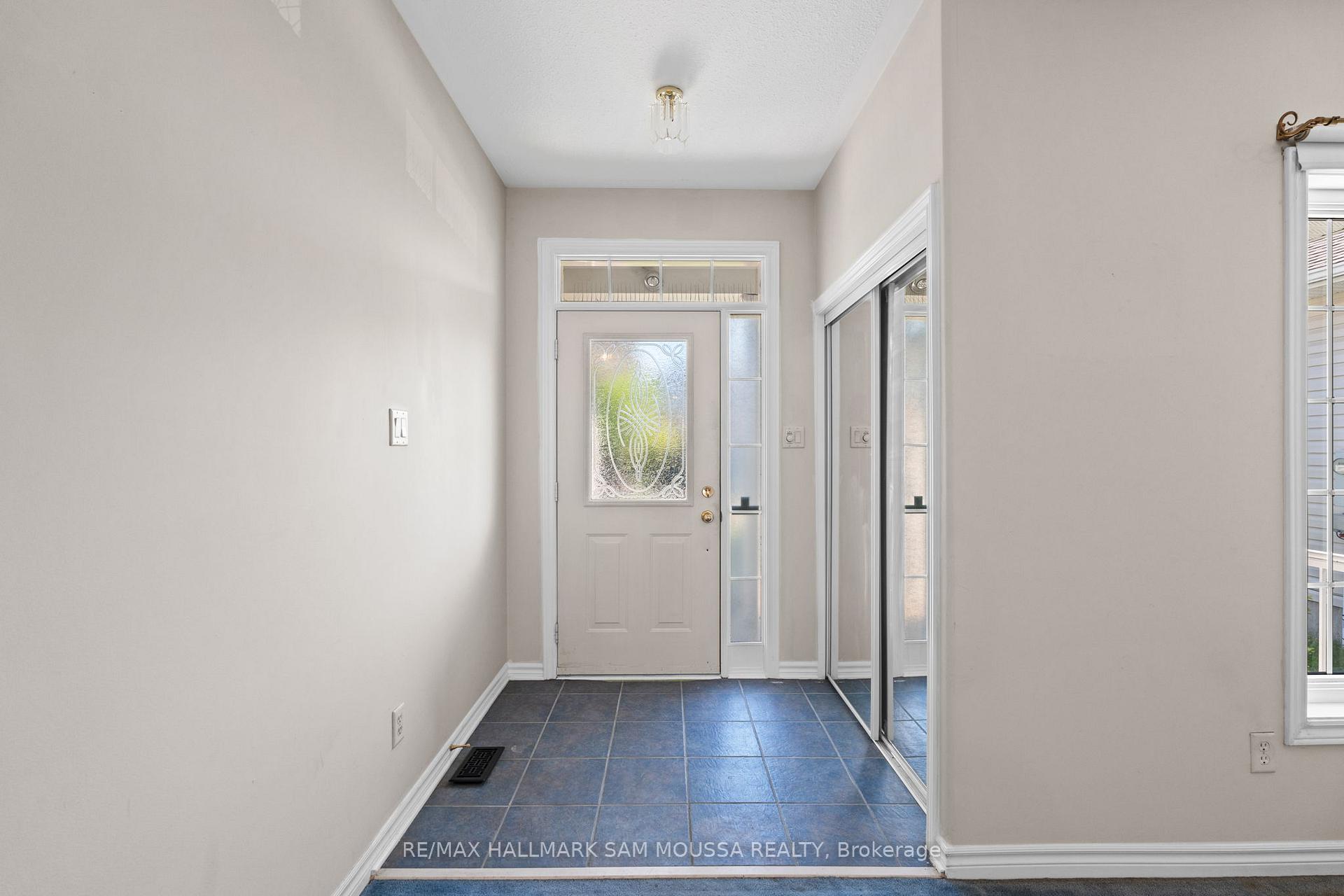 Photo 4 of 731 Vermillion Drive, Ottawa, Riverside South/Gloucester Glen — HOMEH