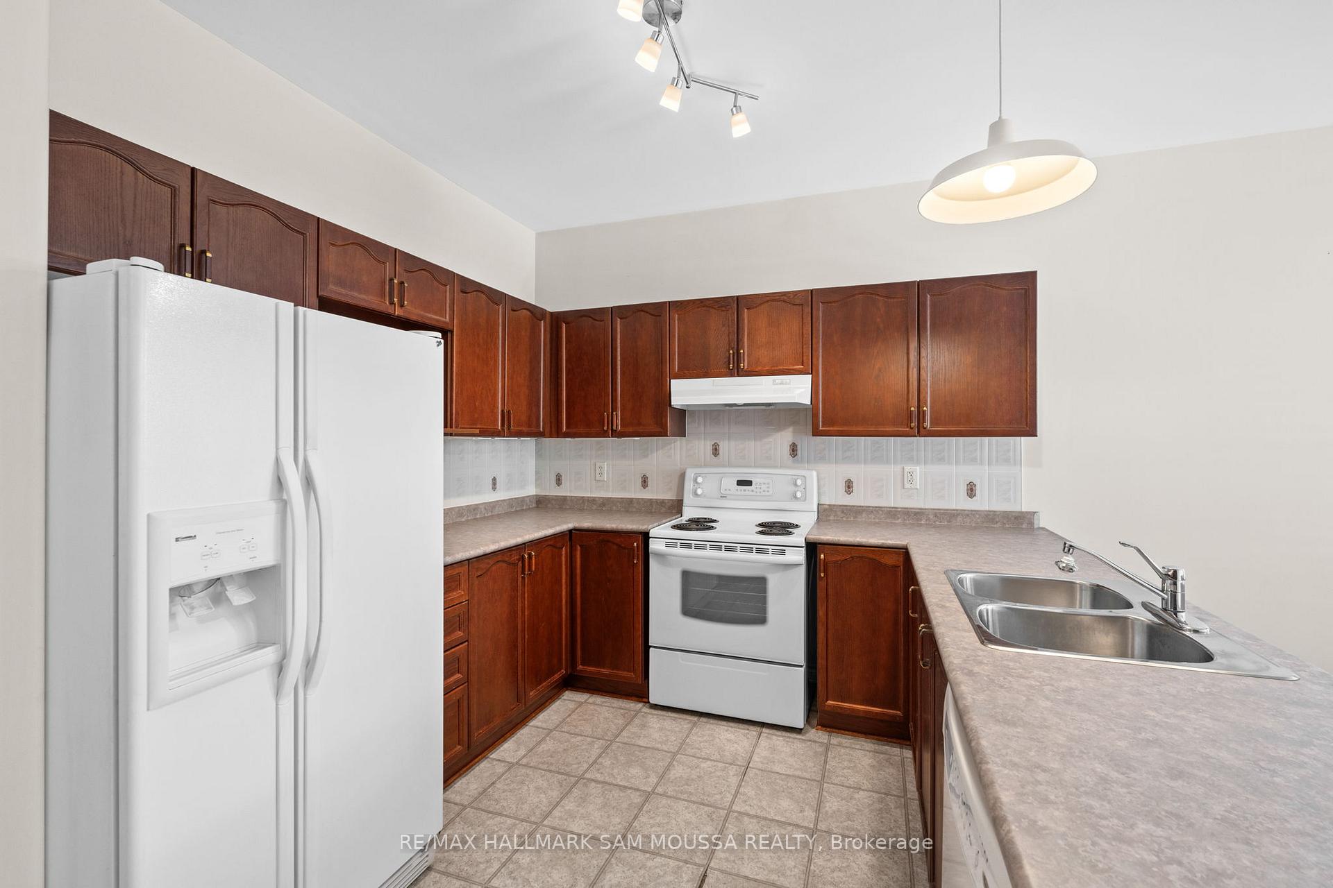 Photo 10 of 731 Vermillion Drive, Ottawa, Riverside South/Gloucester Glen — HOMEH