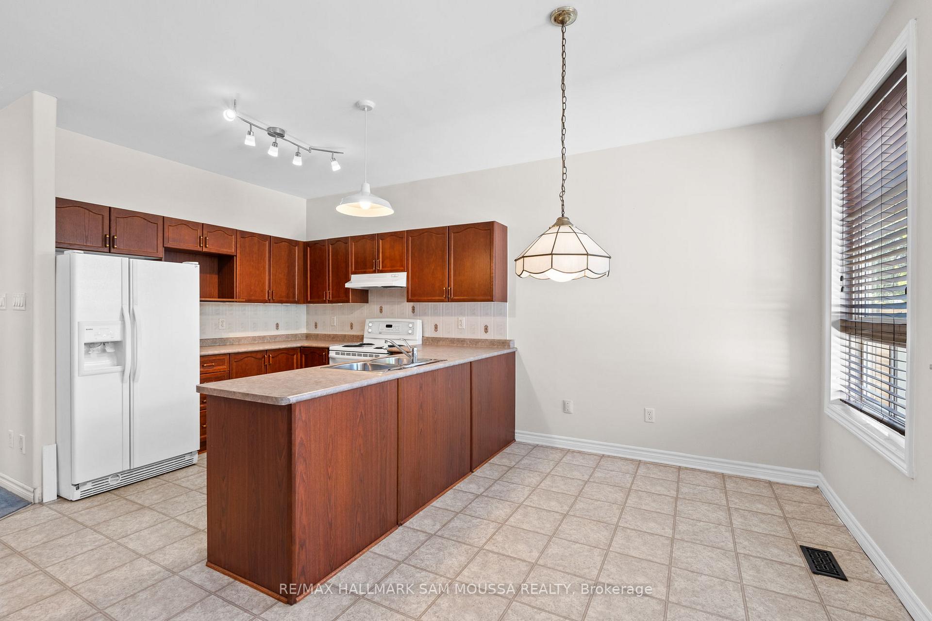 Photo 11 of 731 Vermillion Drive, Ottawa, Riverside South/Gloucester Glen — HOMEH