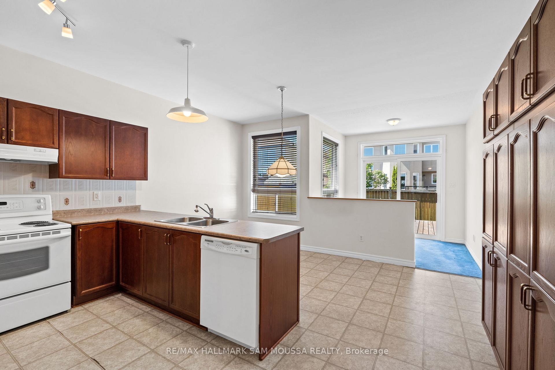 Photo 12 of 731 Vermillion Drive, Ottawa, Riverside South/Gloucester Glen — HOMEH