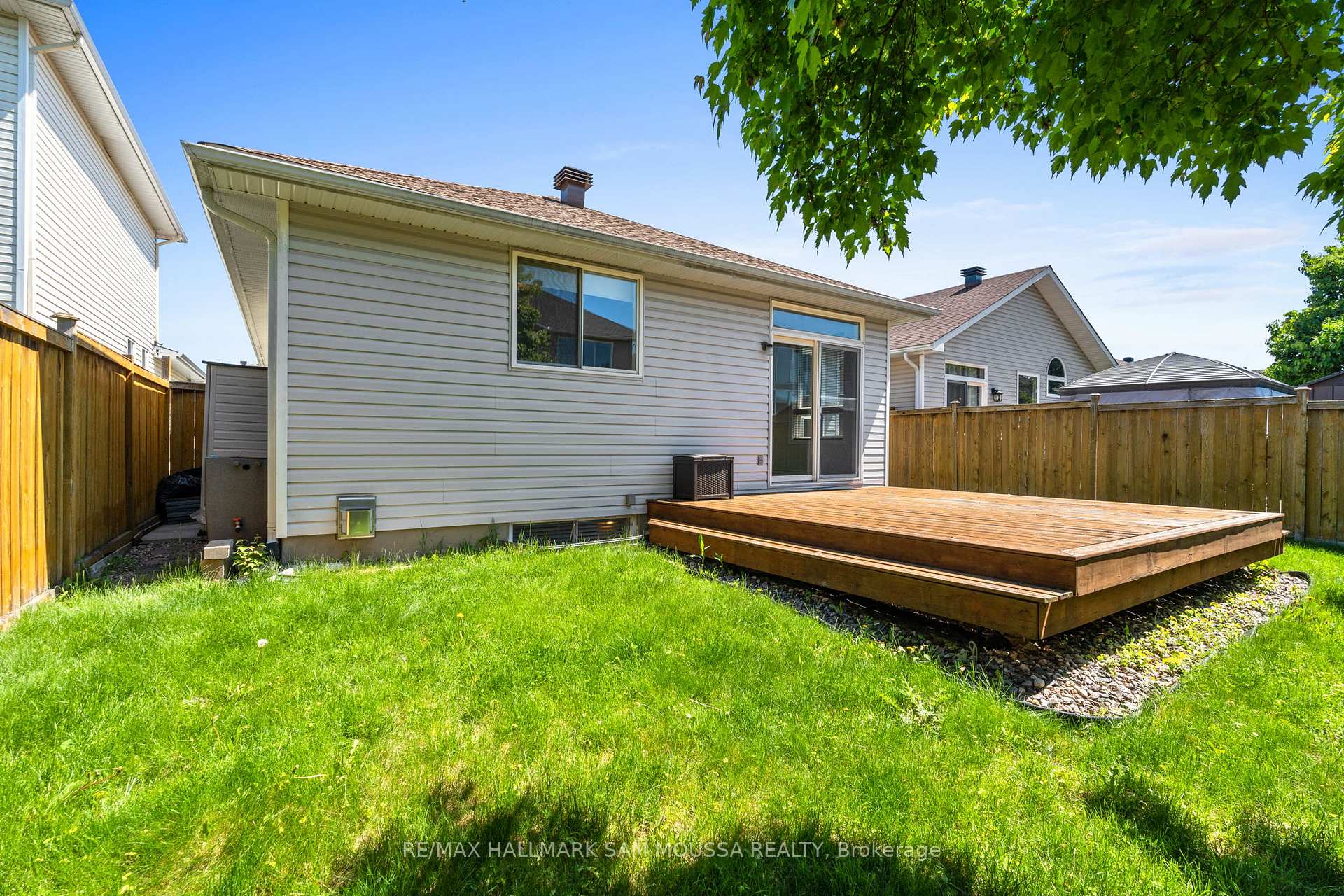 Photo 36 of 731 Vermillion Drive, Ottawa, Riverside South/Gloucester Glen — HOMEH