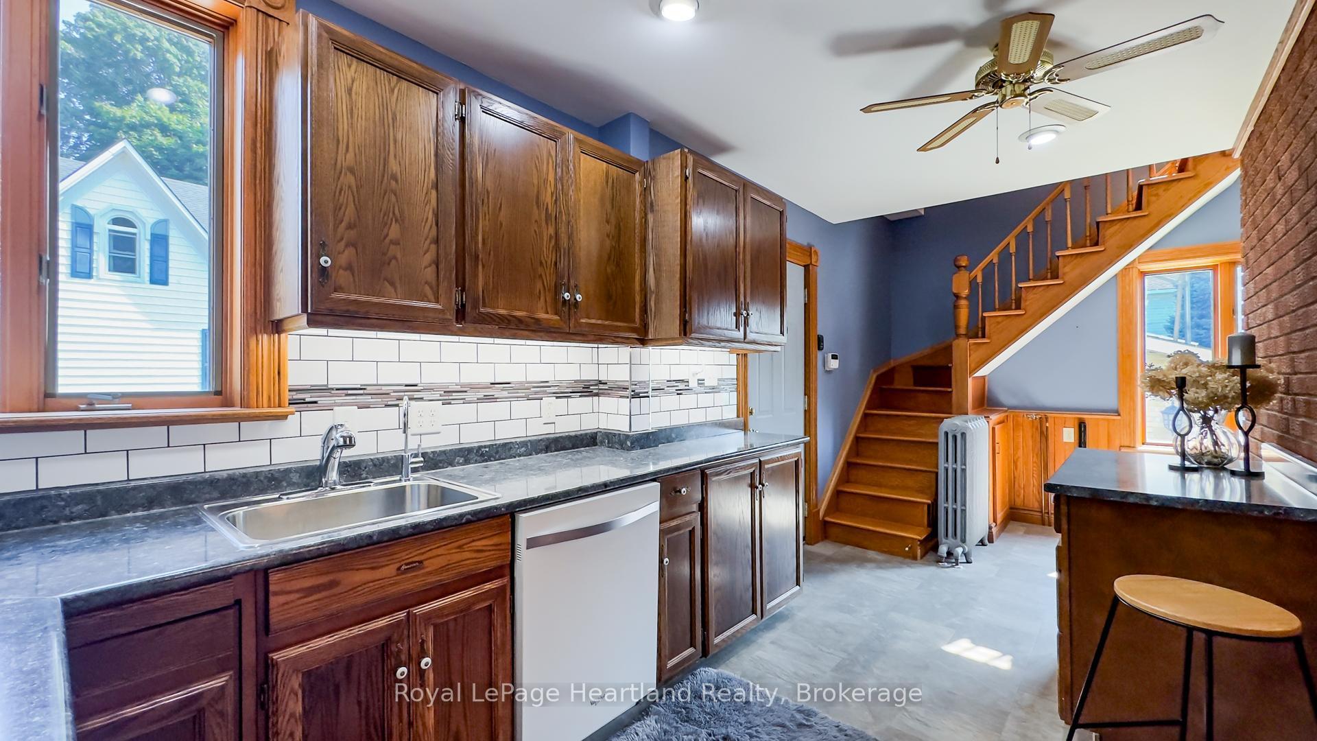 Photo 20 of 123 Elgin Avenue W, Goderich, Goderich (Town) — HOMEH