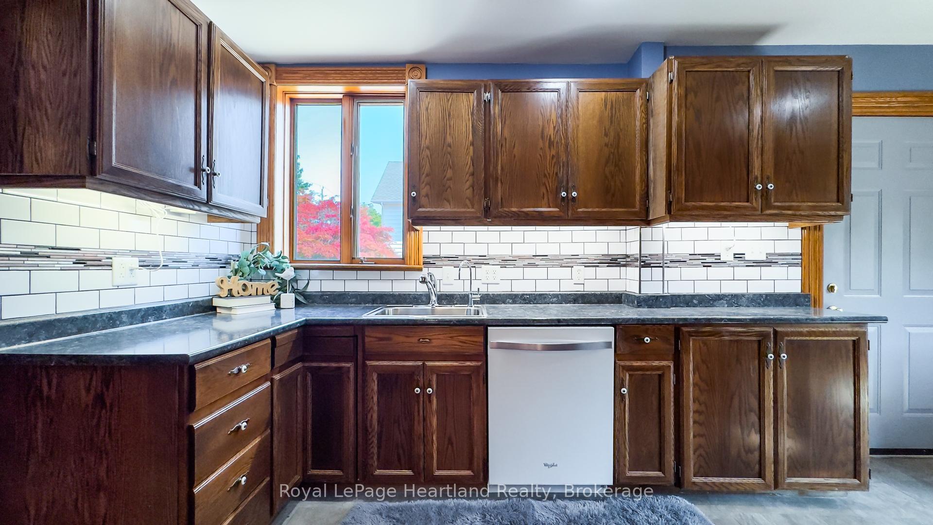 Photo 21 of 123 Elgin Avenue W, Goderich, Goderich (Town) — HOMEH
