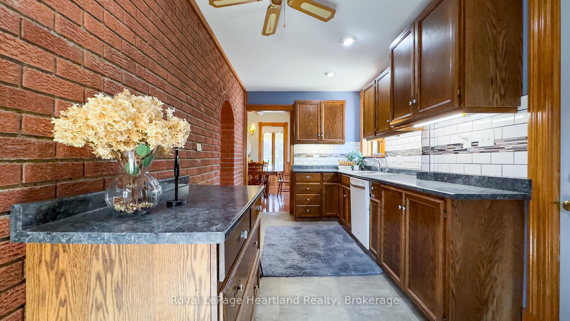 Photo 22 of 123 Elgin Avenue W, Goderich, Goderich (Town) — HOMEH