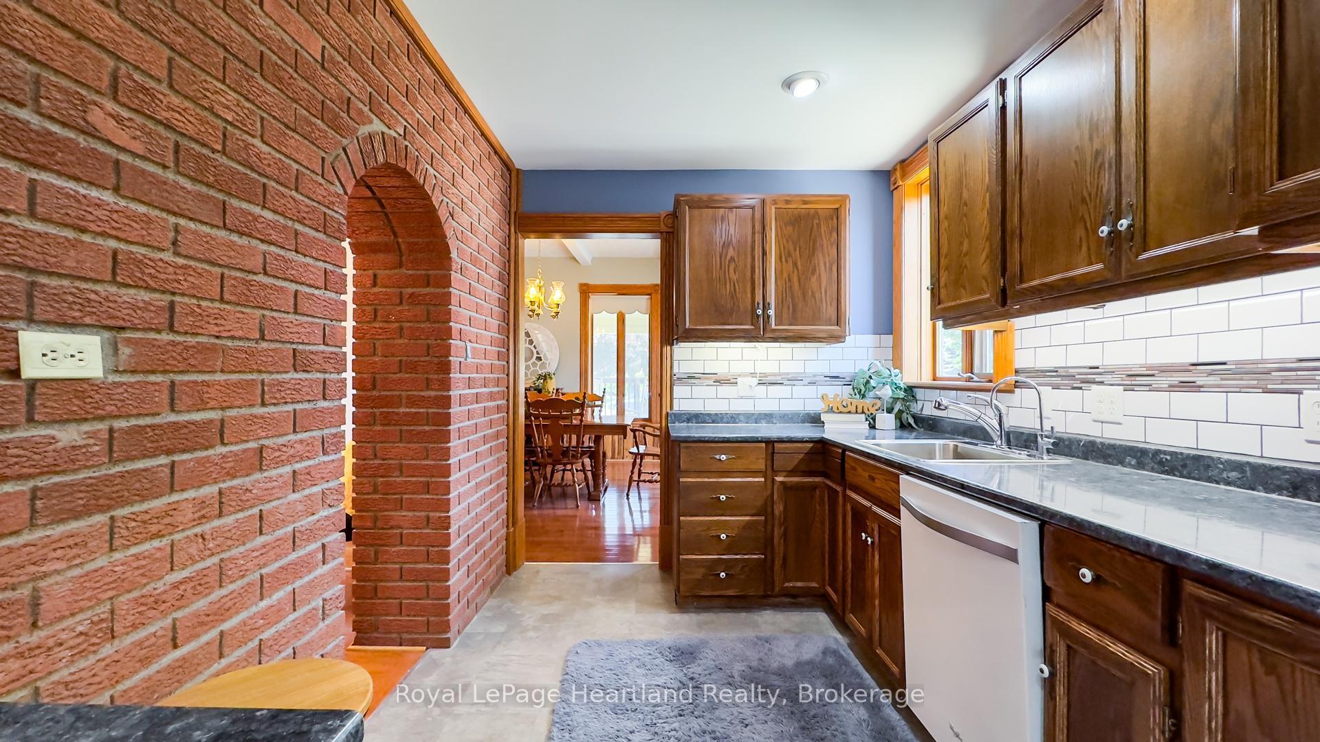Photo 23 of 123 Elgin Avenue W, Goderich, Goderich (Town) — HOMEH