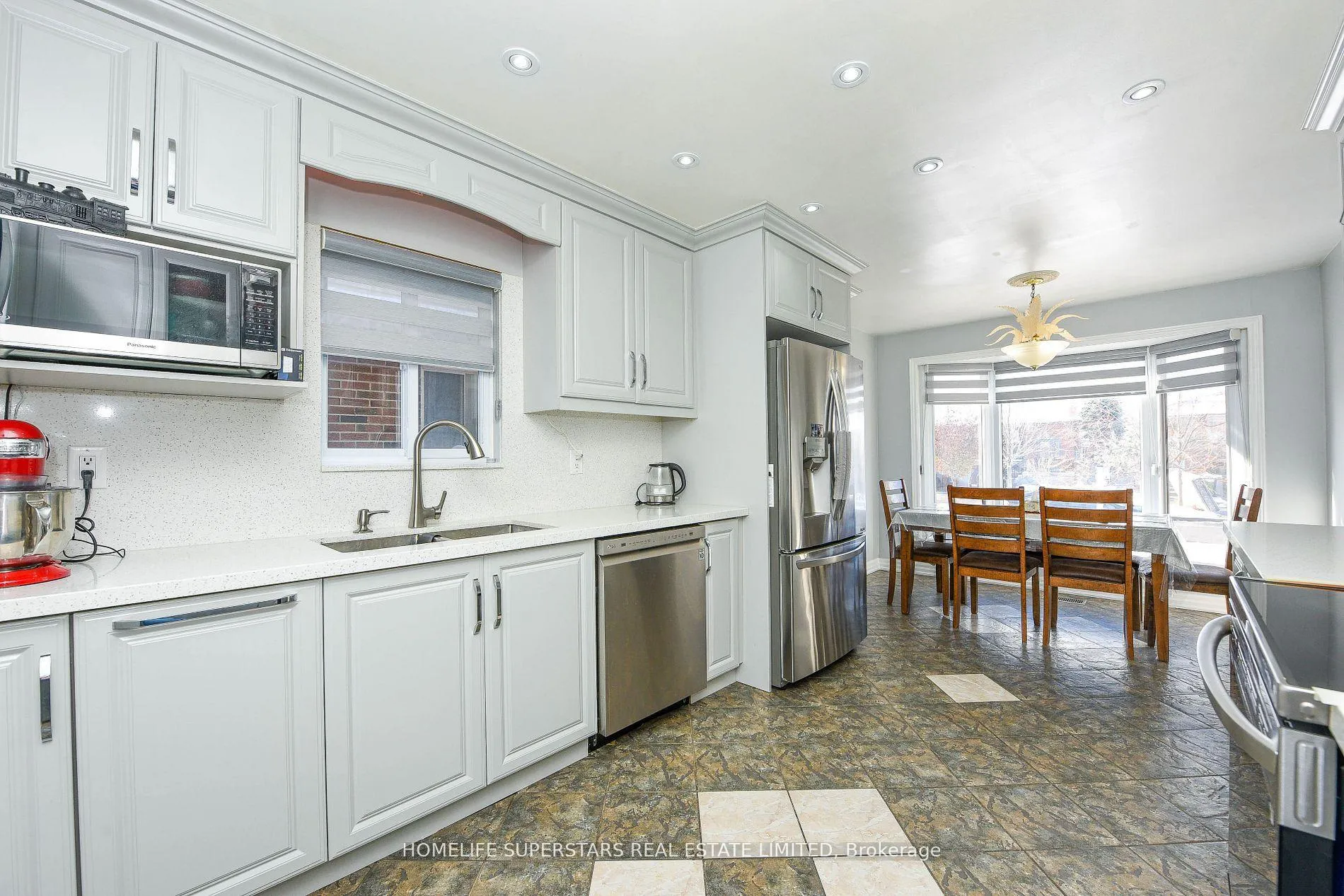 Photo 4 of 5 Norbert Road, Brampton, Brampton South — HOMEH