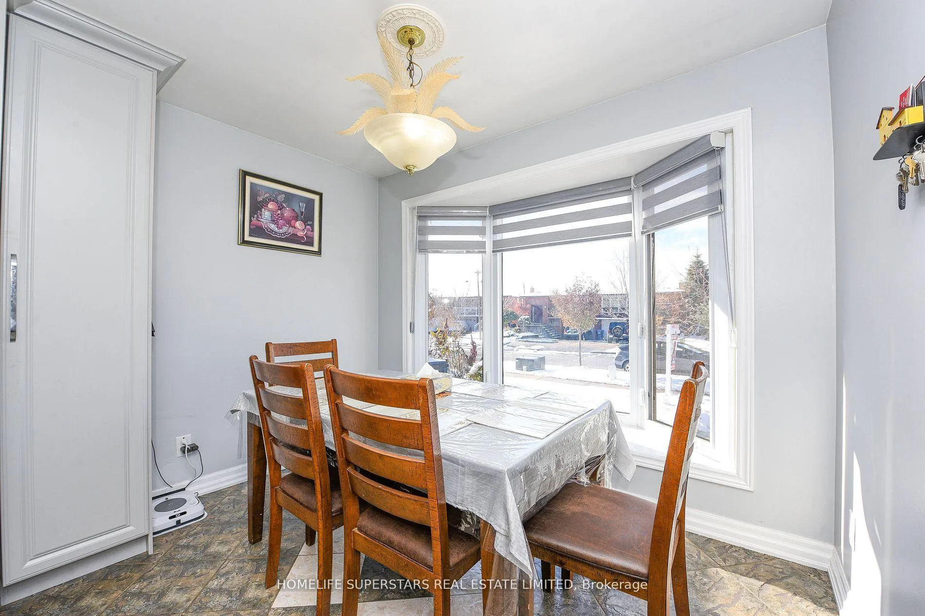 Photo 6 of 5 Norbert Road, Brampton, Brampton South — HOMEH