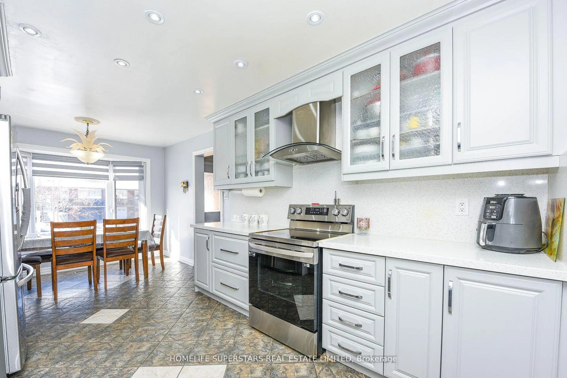 Photo 8 of 5 Norbert Road, Brampton, Brampton South — HOMEH