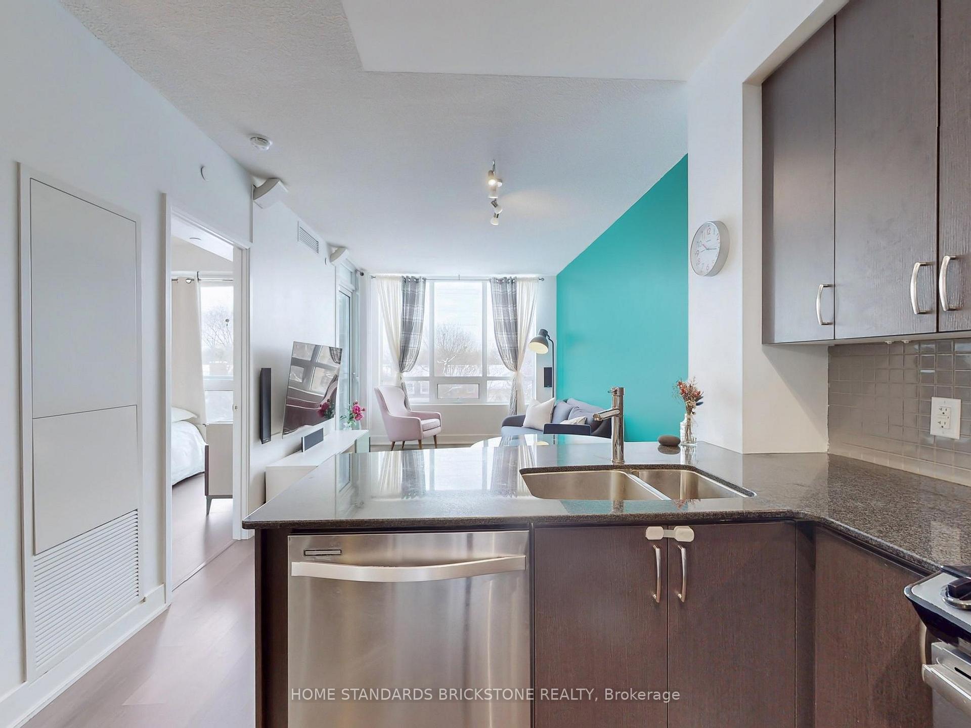 Photo 6 of Unit 427, 7608 Yonge Street, Vaughan, Crestwood-Springfarm-Yorkhill — HOMEH