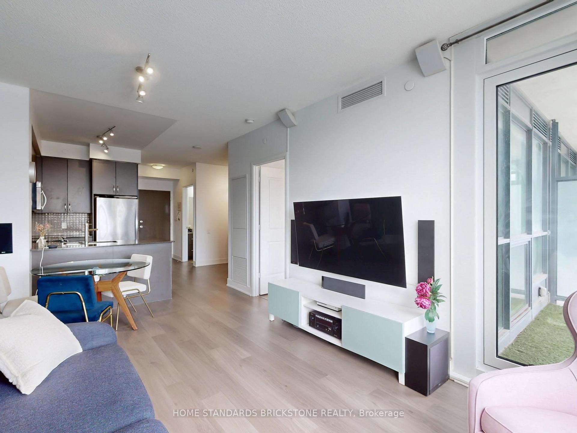 Photo 8 of Unit 427, 7608 Yonge Street, Vaughan, Crestwood-Springfarm-Yorkhill — HOMEH
