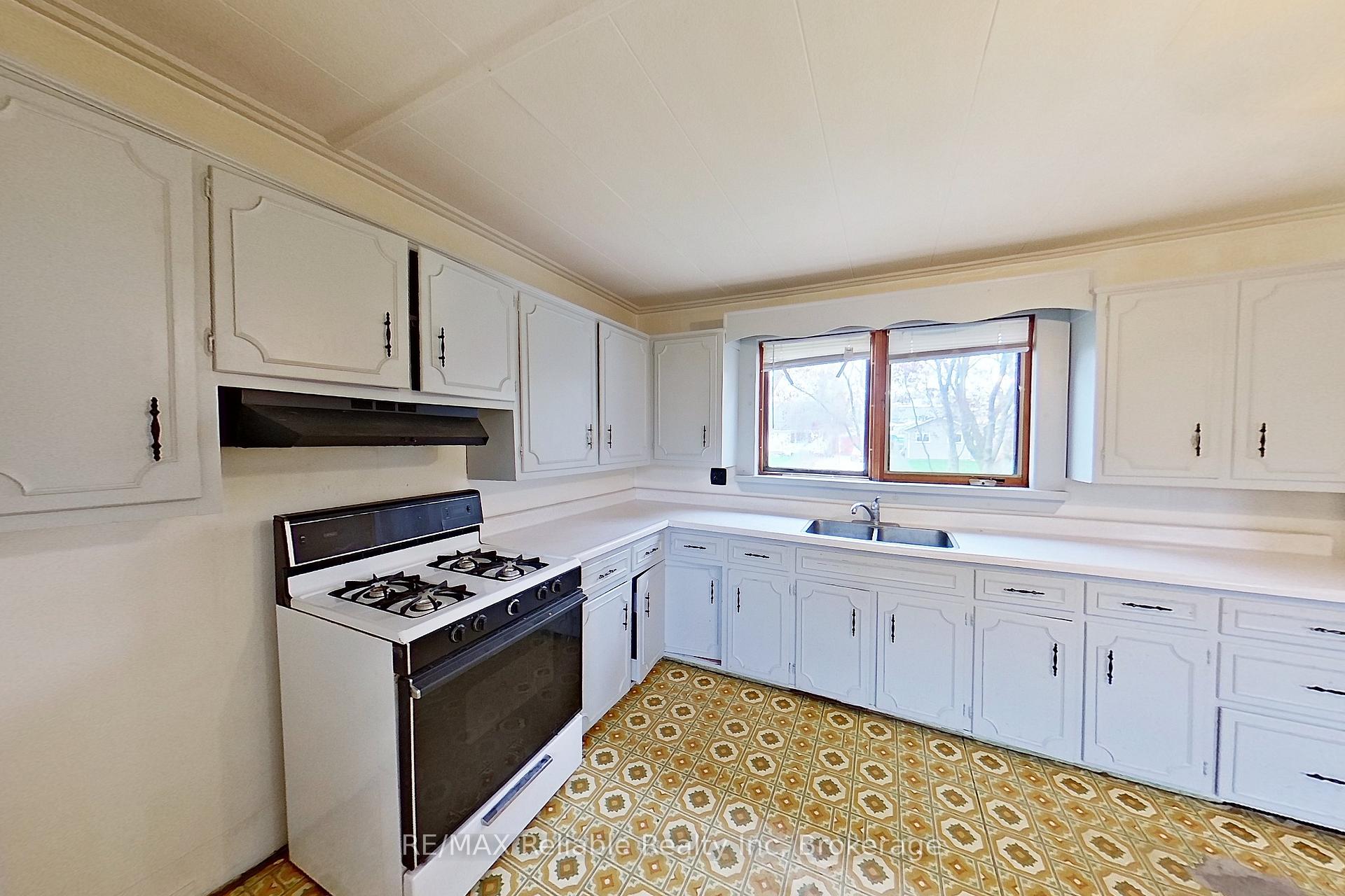 Photo 6 of 59 Rattenbury Street W, Central Huron, Clinton — HOMEH