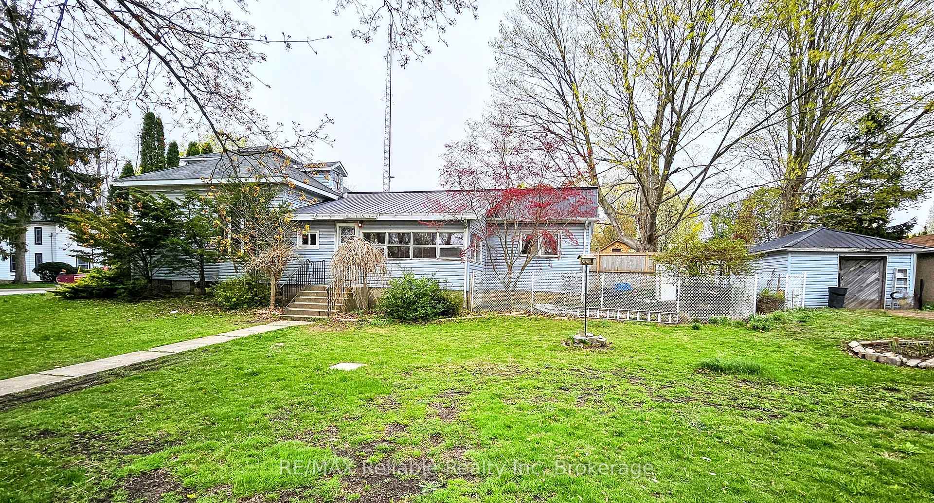 Photo 19 of 59 Rattenbury Street W, Central Huron, Clinton — HOMEH