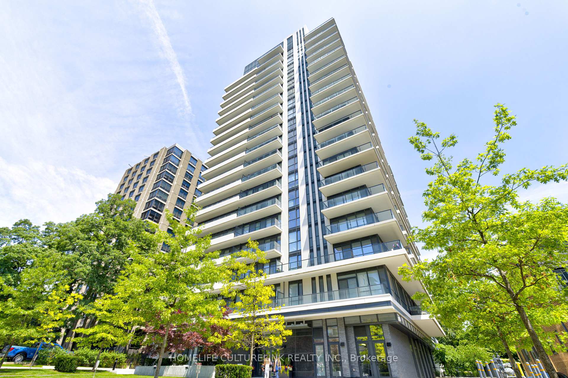 Front of Unit 1704, 609 Avenue Road