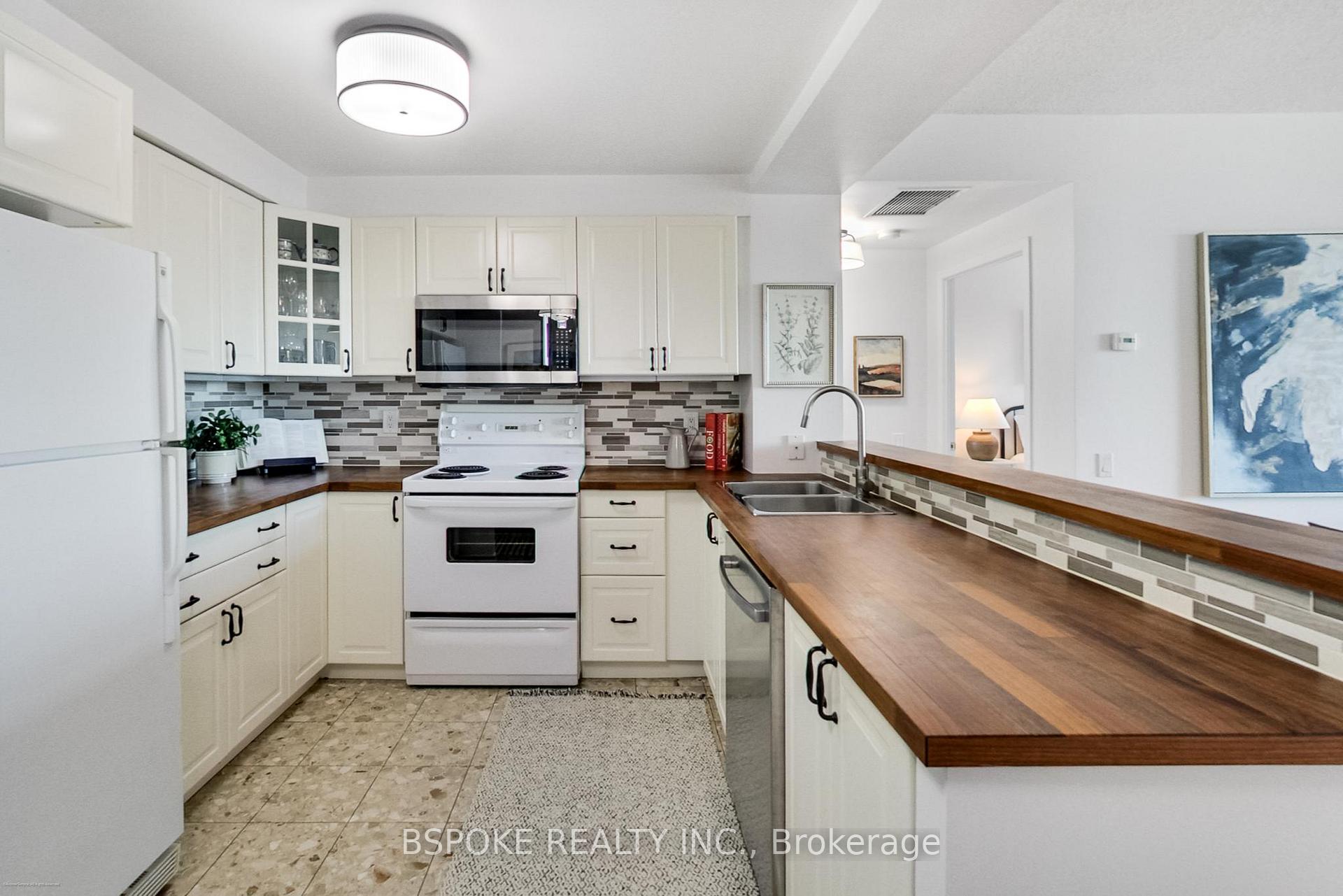 Photo 6 of Unit 1412, 8 Covington Road, Toronto, Englemount-Lawrence — HOMEH