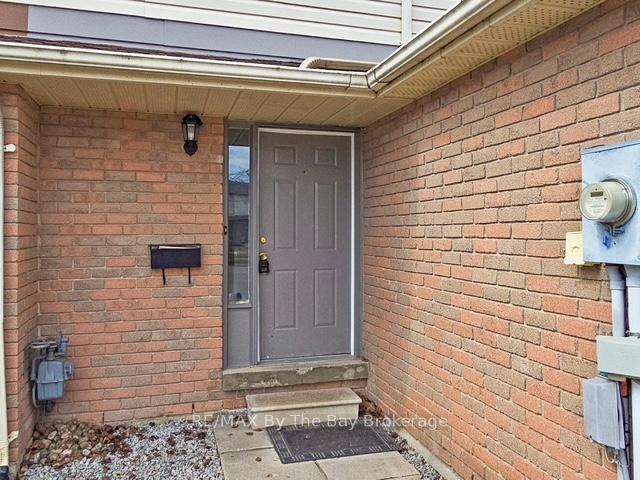 Photo 2 of 26 Dickens Drive, Barrie, Letitia Heights — HOMEH