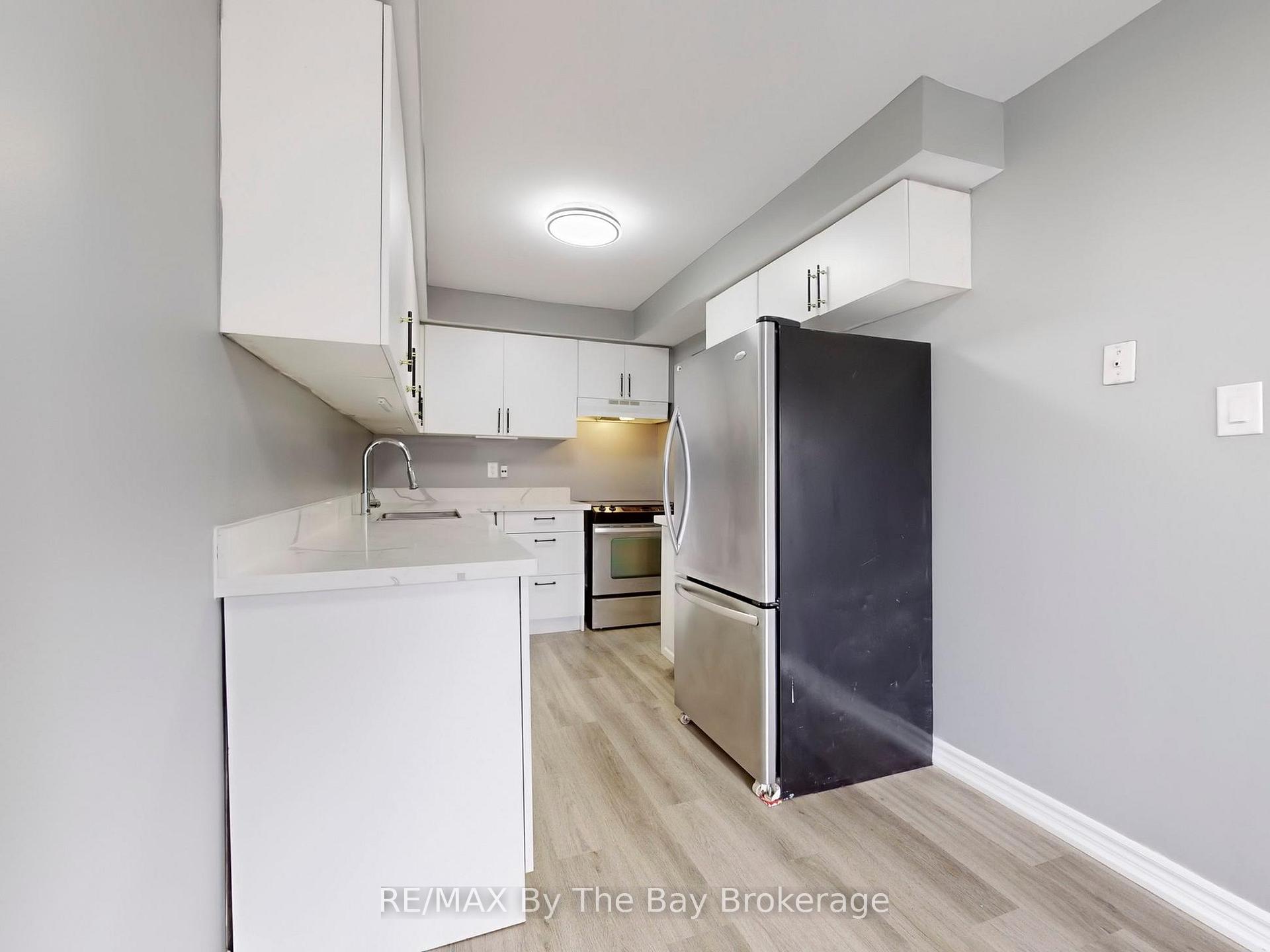 Photo 5 of 26 Dickens Drive, Barrie, Letitia Heights — HOMEH
