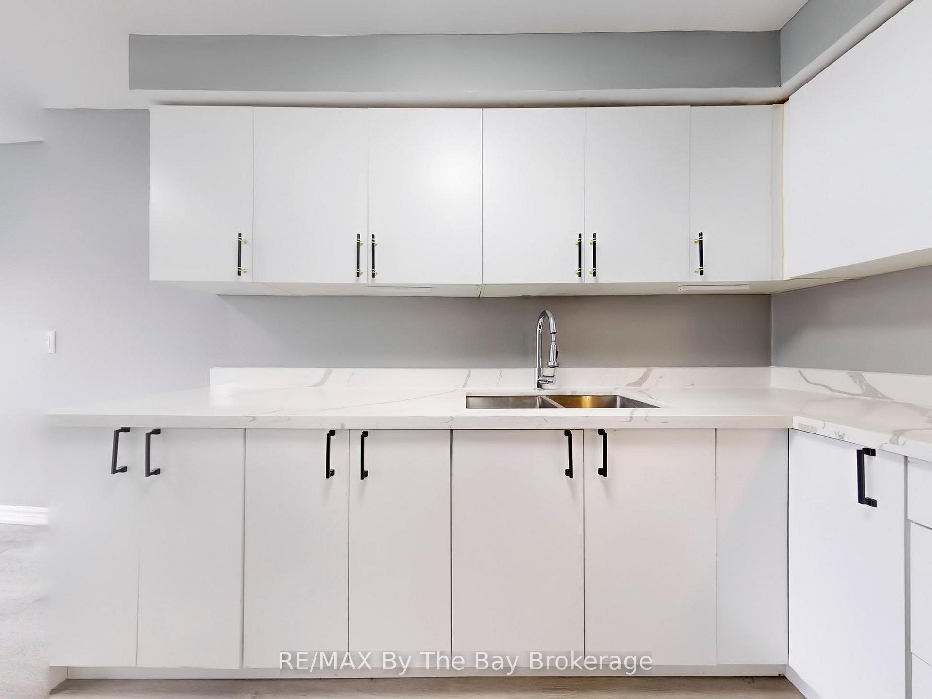 Photo 6 of 26 Dickens Drive, Barrie, Letitia Heights — HOMEH