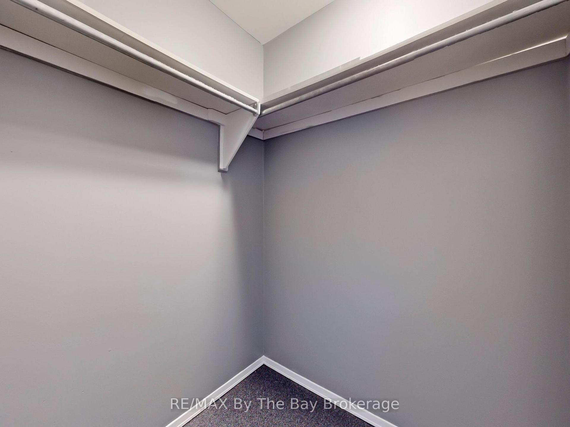 Photo 12 of 26 Dickens Drive, Barrie, Letitia Heights — HOMEH