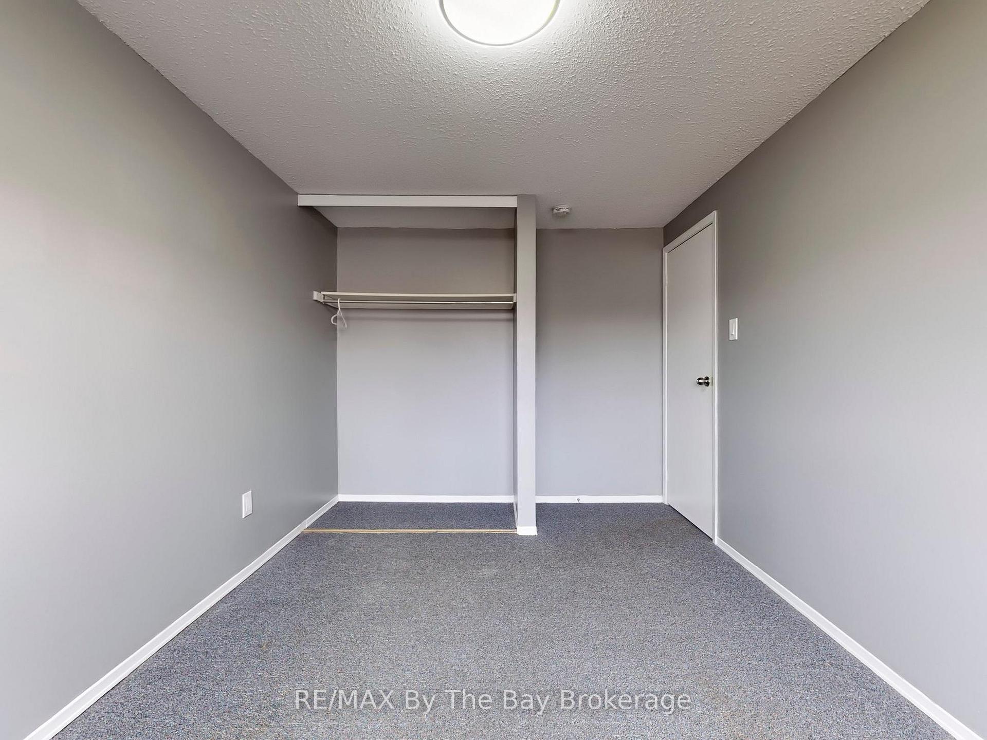 Photo 13 of 26 Dickens Drive, Barrie, Letitia Heights — HOMEH