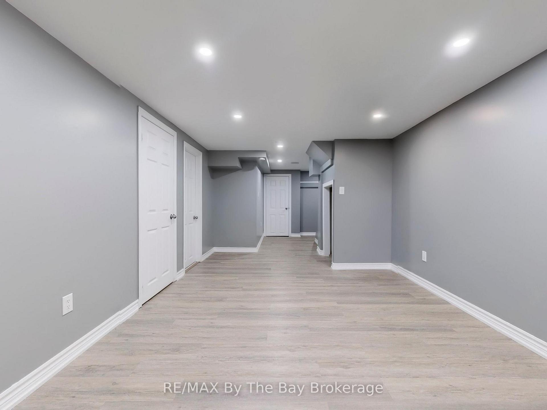 Photo 16 of 26 Dickens Drive, Barrie, Letitia Heights — HOMEH