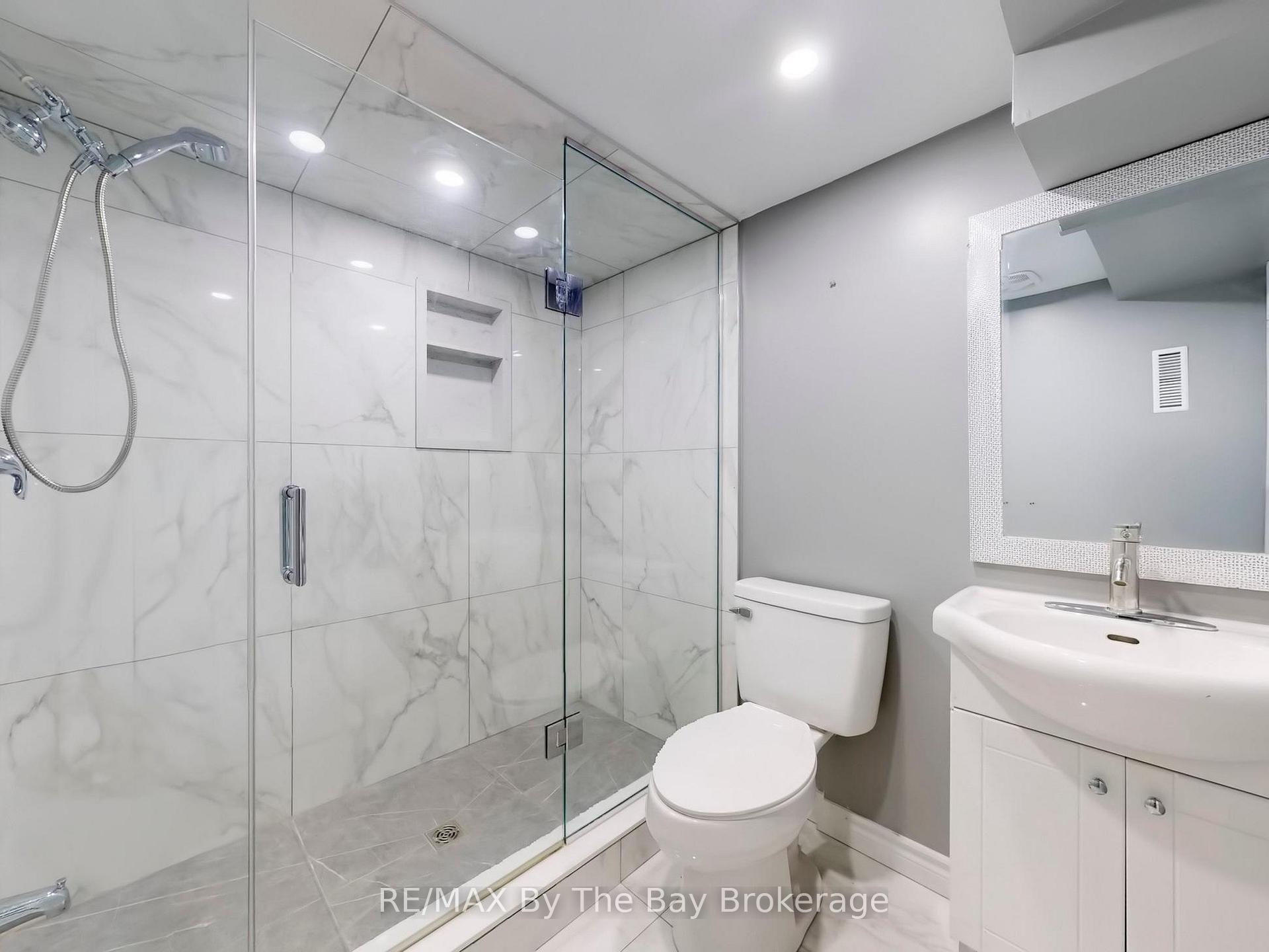 Photo 17 of 26 Dickens Drive, Barrie, Letitia Heights — HOMEH