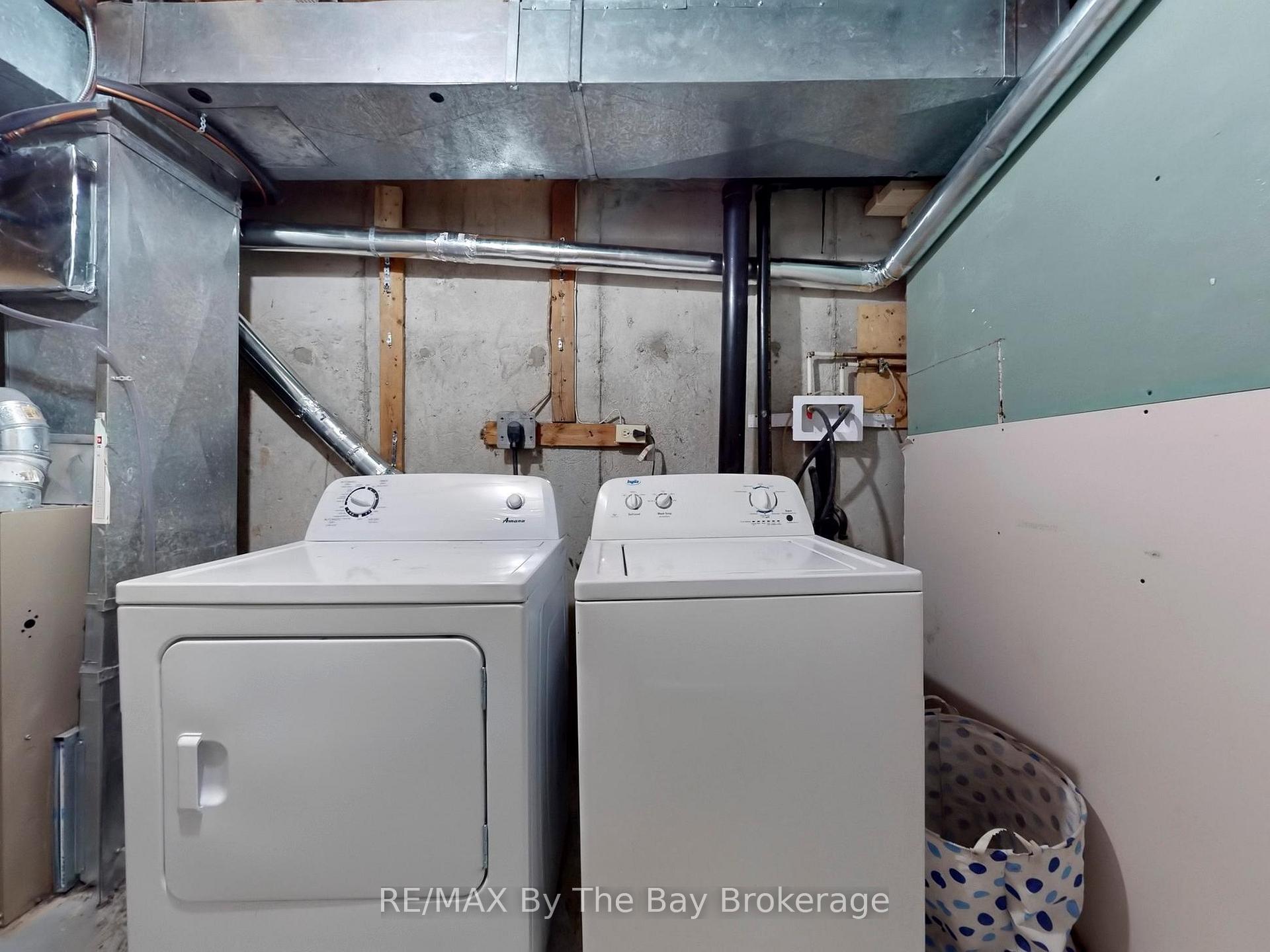 Photo 19 of 26 Dickens Drive, Barrie, Letitia Heights — HOMEH