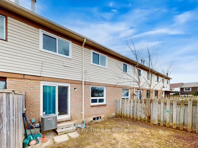 Photo 20 of 26 Dickens Drive, Barrie, Letitia Heights — HOMEH