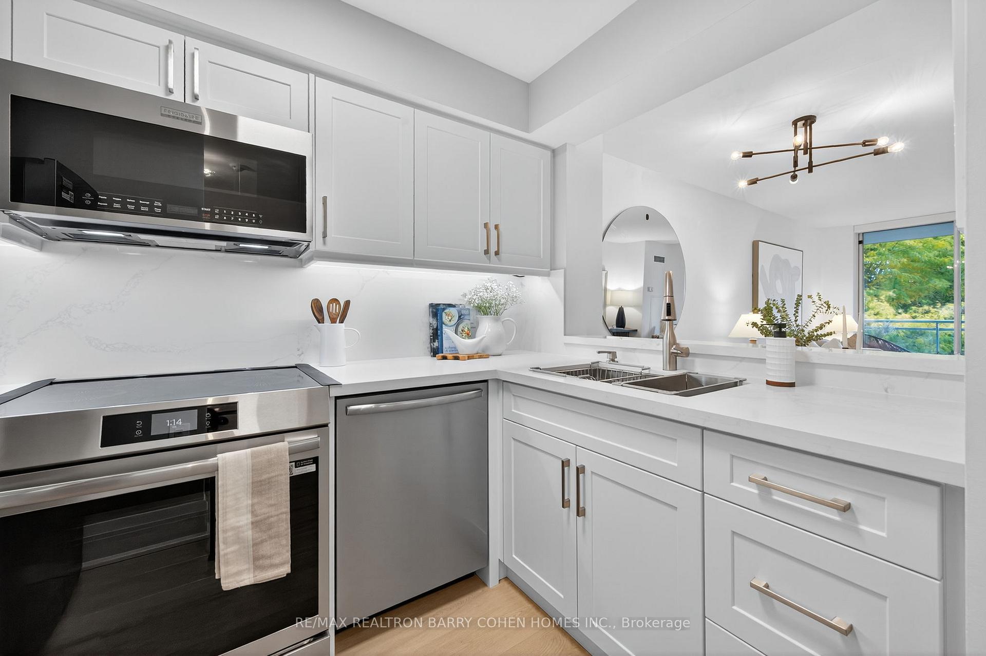 Photo 1 of Unit 503, 398 Eglinton Avenue E, Toronto, Mount Pleasant East — HOMEH