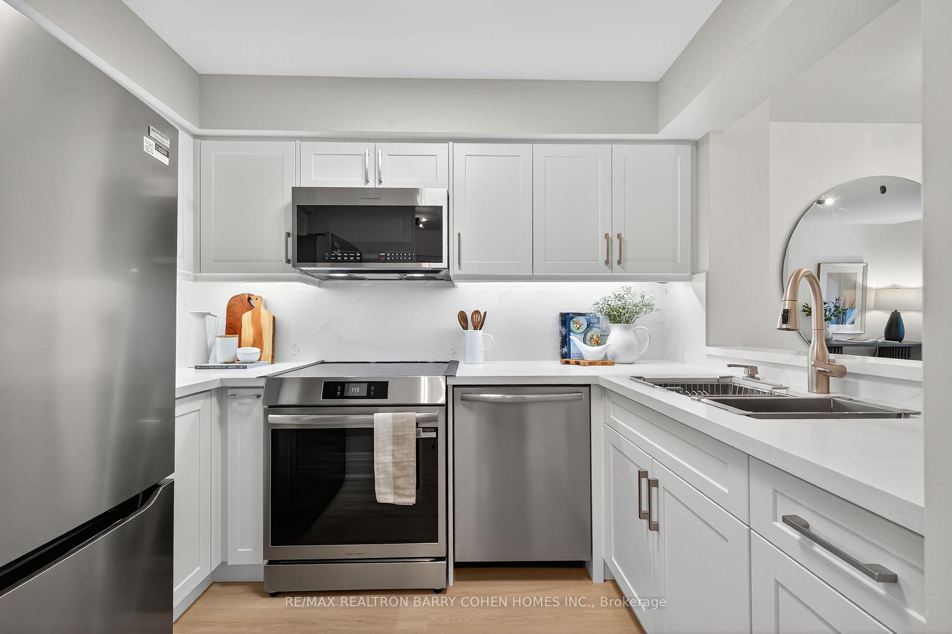 Photo 3 of Unit 503, 398 Eglinton Avenue E, Toronto, Mount Pleasant East — HOMEH