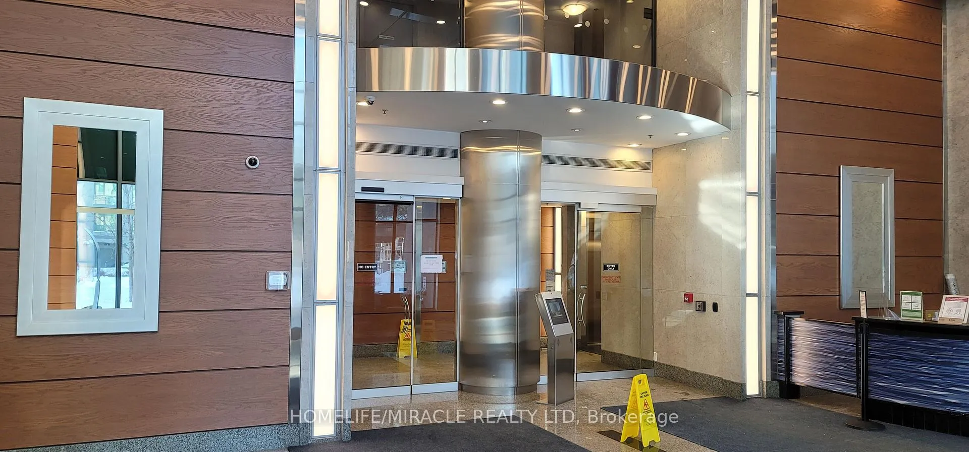 Photo 3 of Unit 2412, 219 Fort York Boulevard, Toronto, Niagara — HOMEH