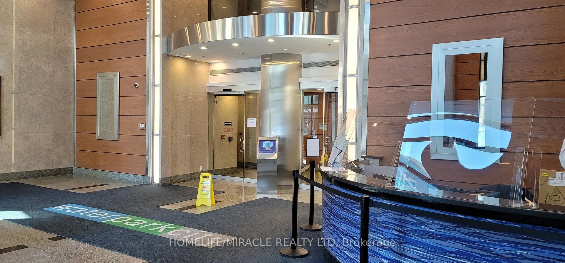Photo 4 of Unit 2412, 219 Fort York Boulevard, Toronto, Niagara — HOMEH