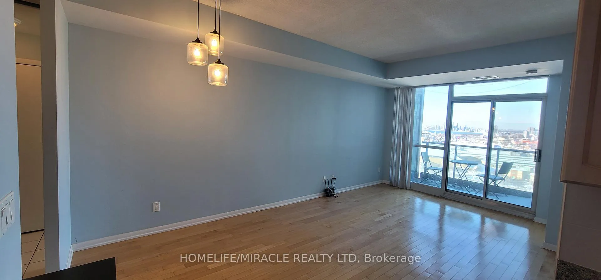 Photo 7 of Unit 2412, 219 Fort York Boulevard, Toronto, Niagara — HOMEH