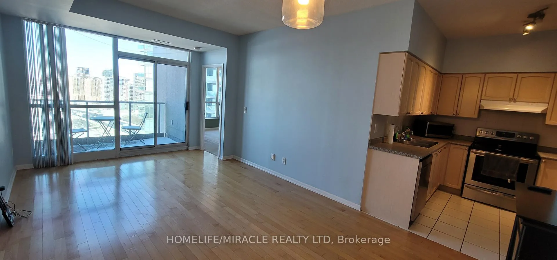 Photo 9 of Unit 2412, 219 Fort York Boulevard, Toronto, Niagara — HOMEH