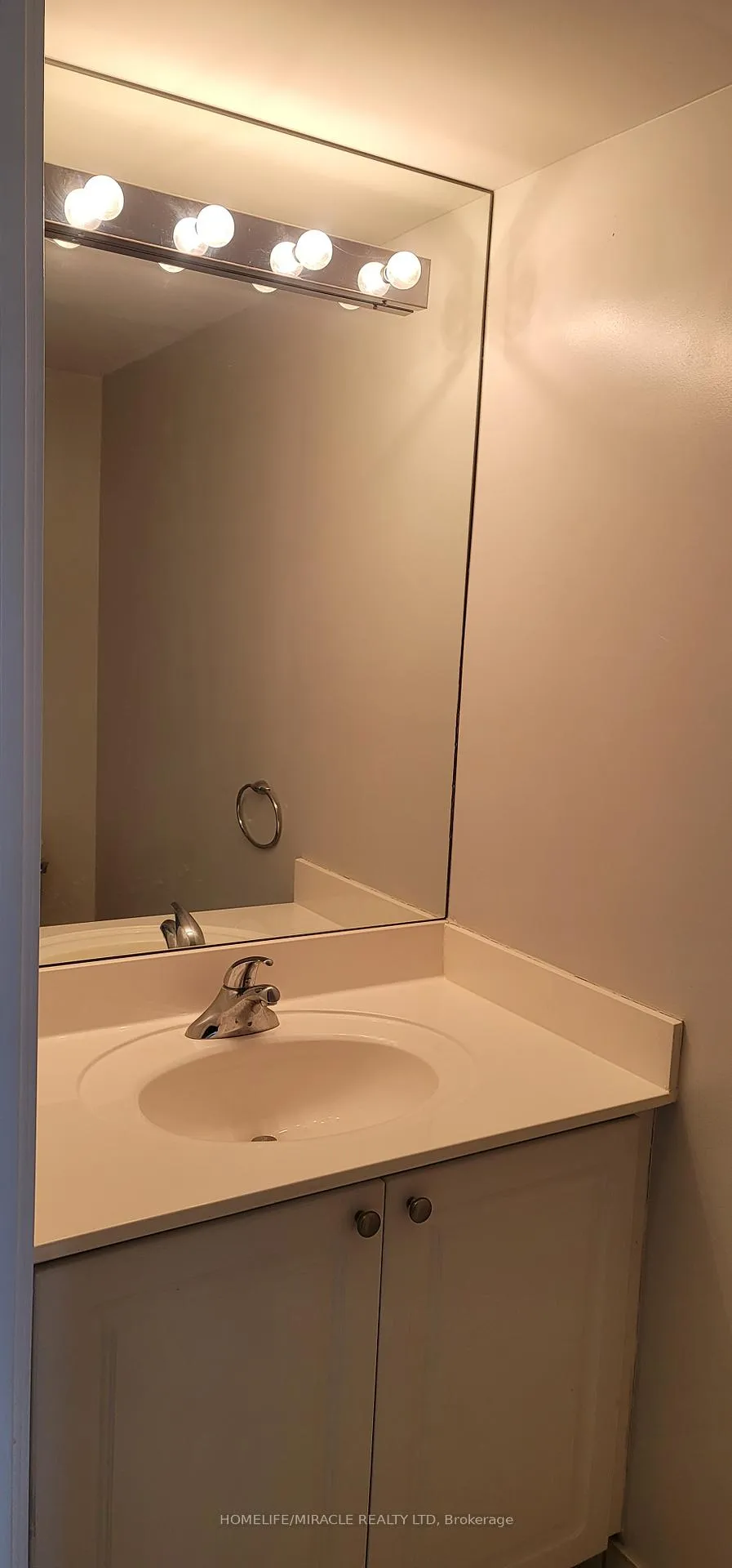 Photo 14 of Unit 2412, 219 Fort York Boulevard, Toronto, Niagara — HOMEH