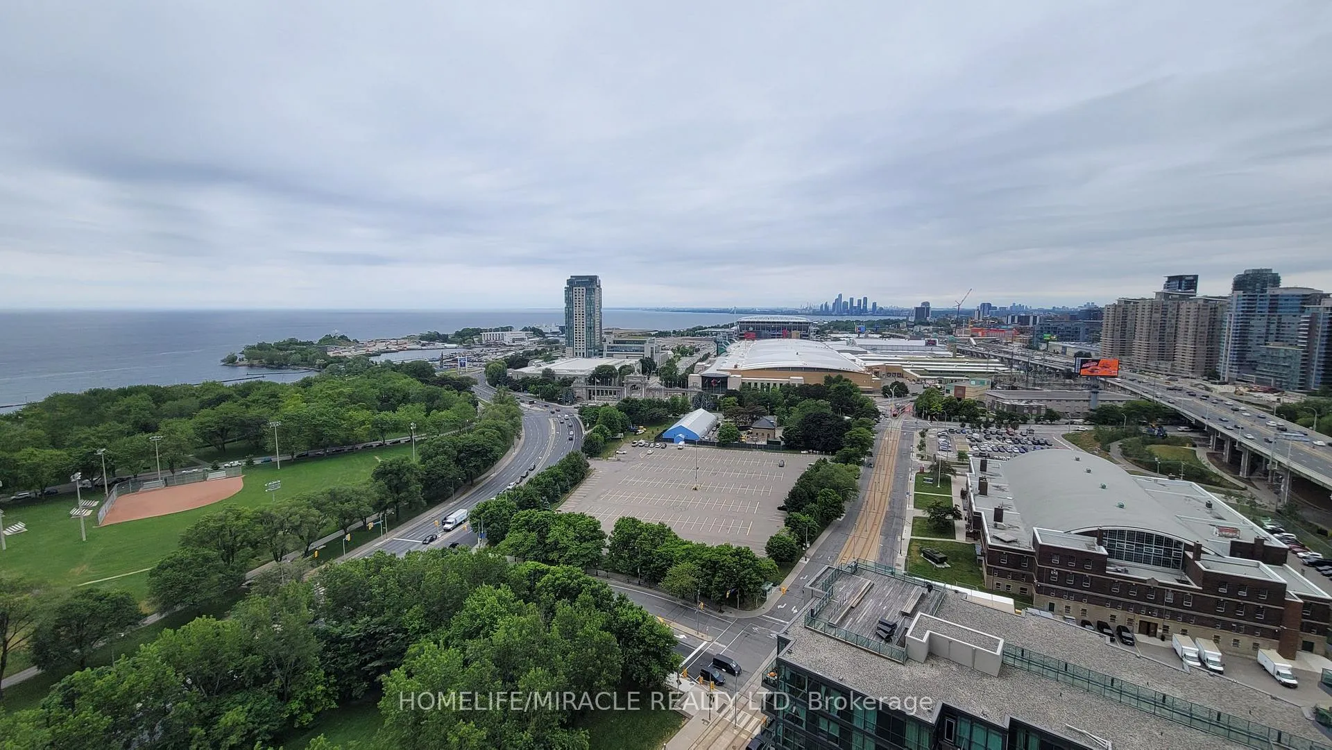 Photo 24 of Unit 2412, 219 Fort York Boulevard, Toronto, Niagara — HOMEH